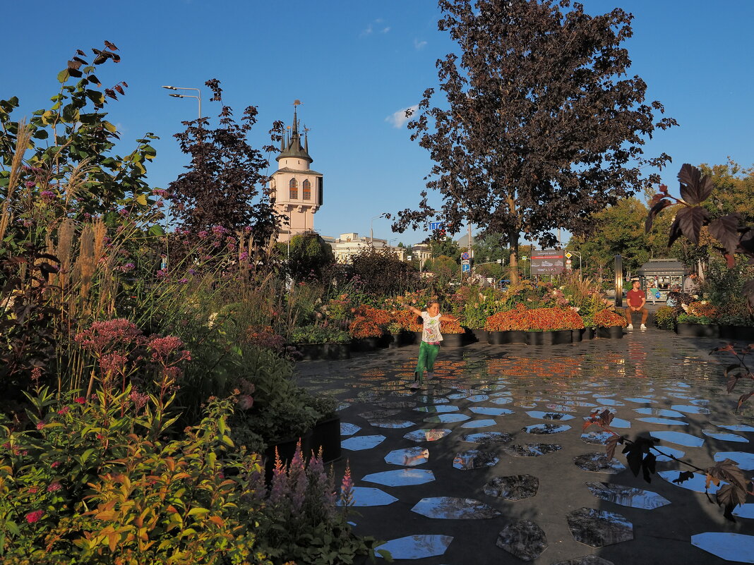 "Лето в Москве" у самого метро Краснопресненская. - Евгений Седов