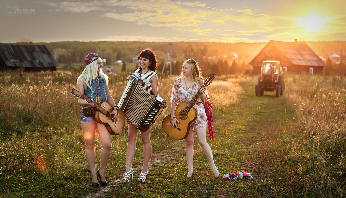 Выйду на улицу, солнца нема, Красные девки свели меня с ума. Выйду на улицу, гляну на село, Девчата - Сергей Винтовкин