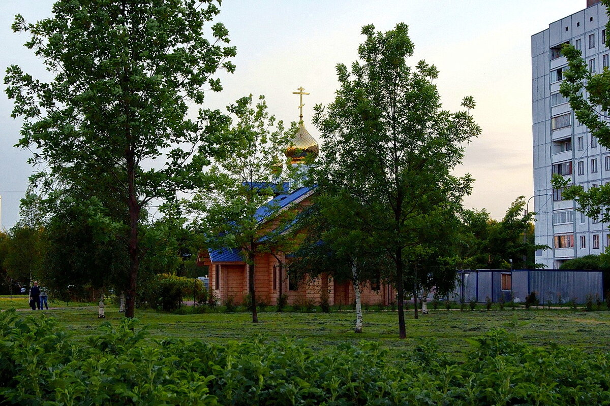 Церковь в современном районе...2 - Игорь Тельцов Церковь в современном районе...2 - Игорь Тельцов