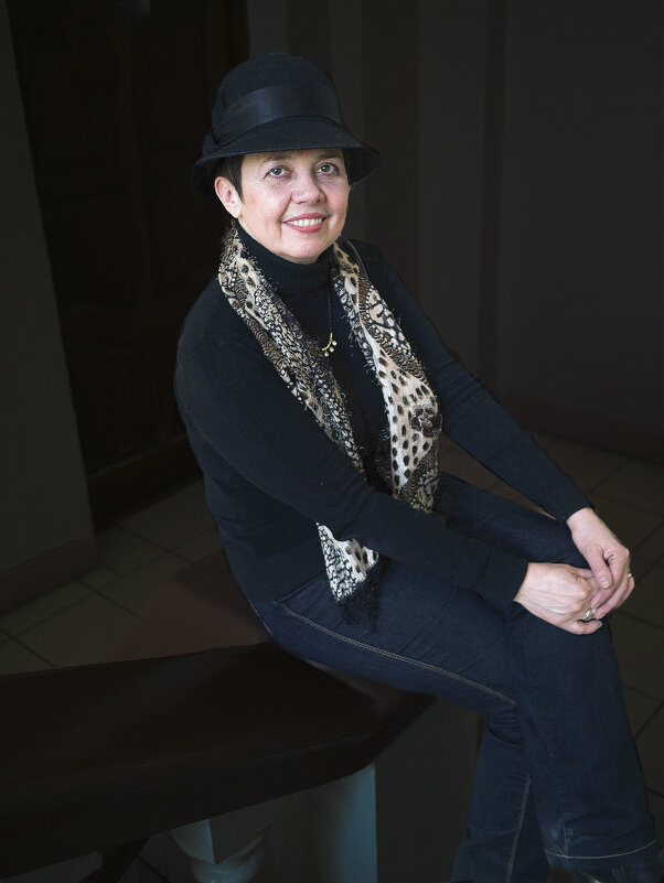 Портрет дамы в библиотеке - Евгений 