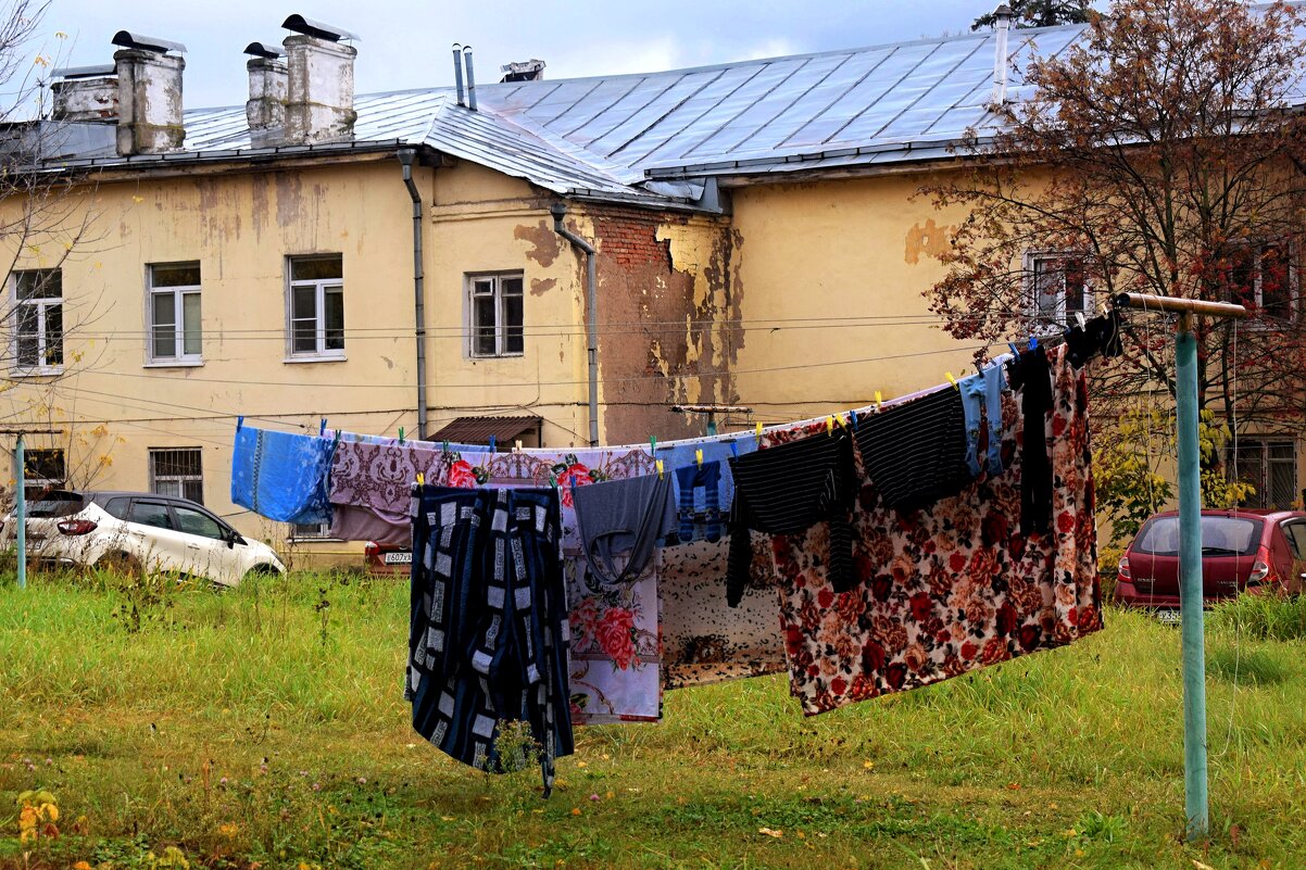 "Сохнет" бельё в дождливый день. - Татьяна Помогалова