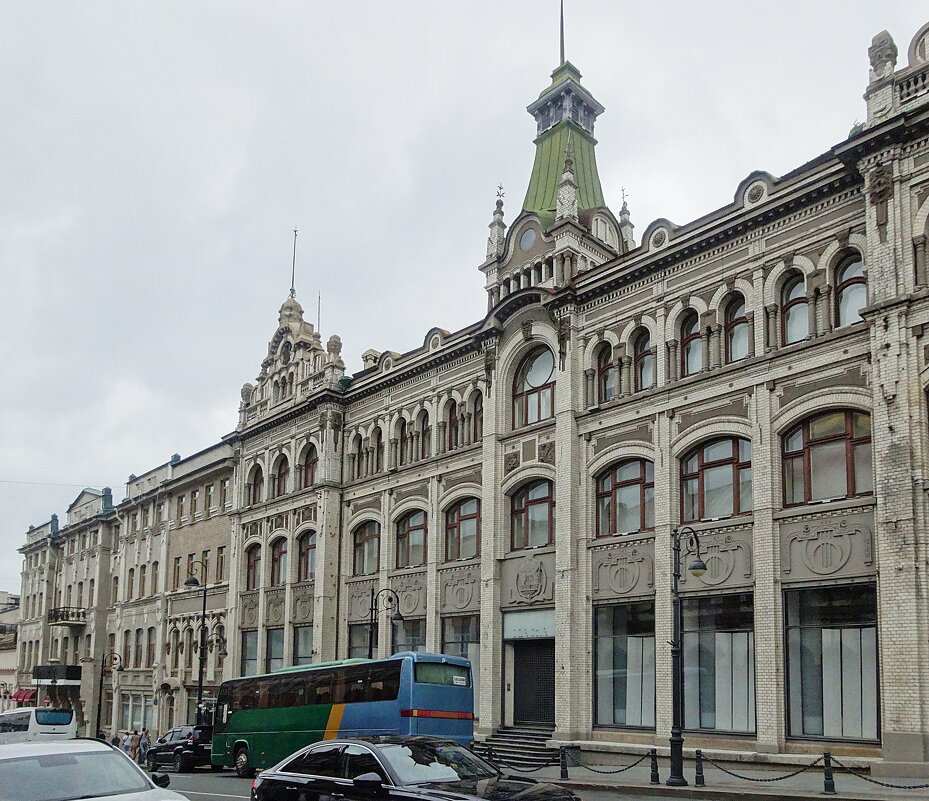 Владивосток. Здание ГУМа - Лидия Бусурина