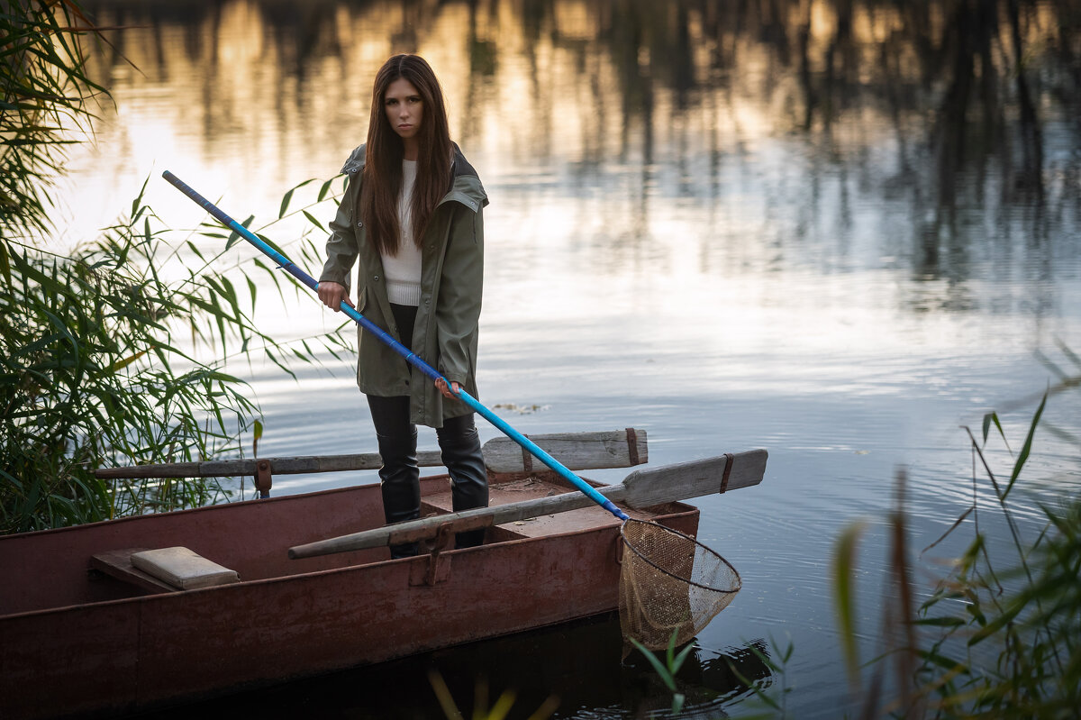 Мария в лодке с подсаком - Viktoria Anufrieva