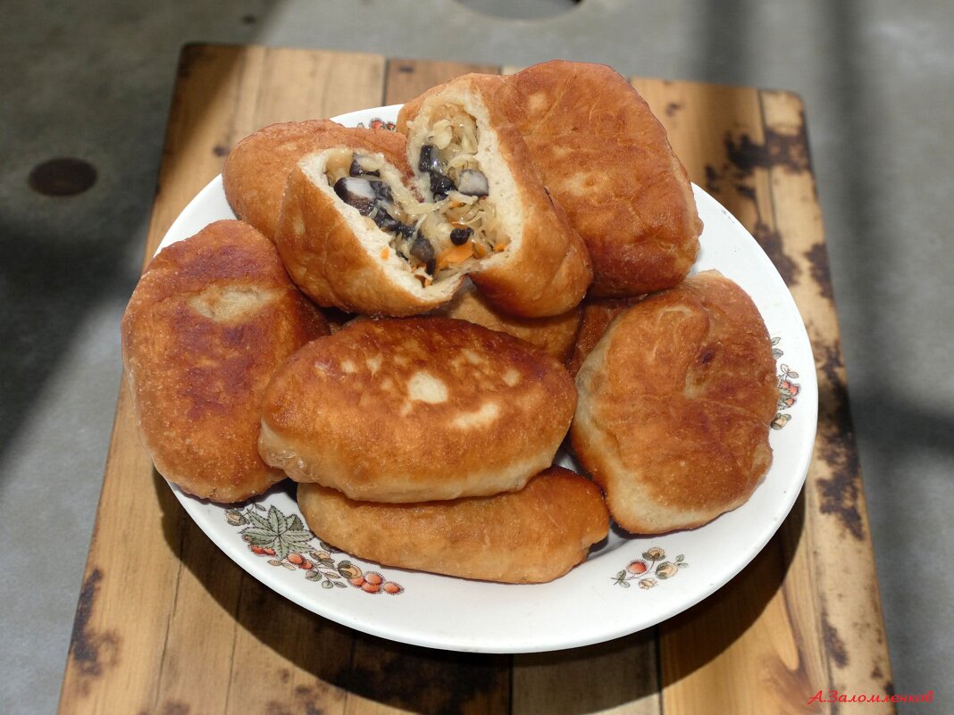 А кому горячих пирожков с капустой и грибами? :-) - Андрей Заломленков