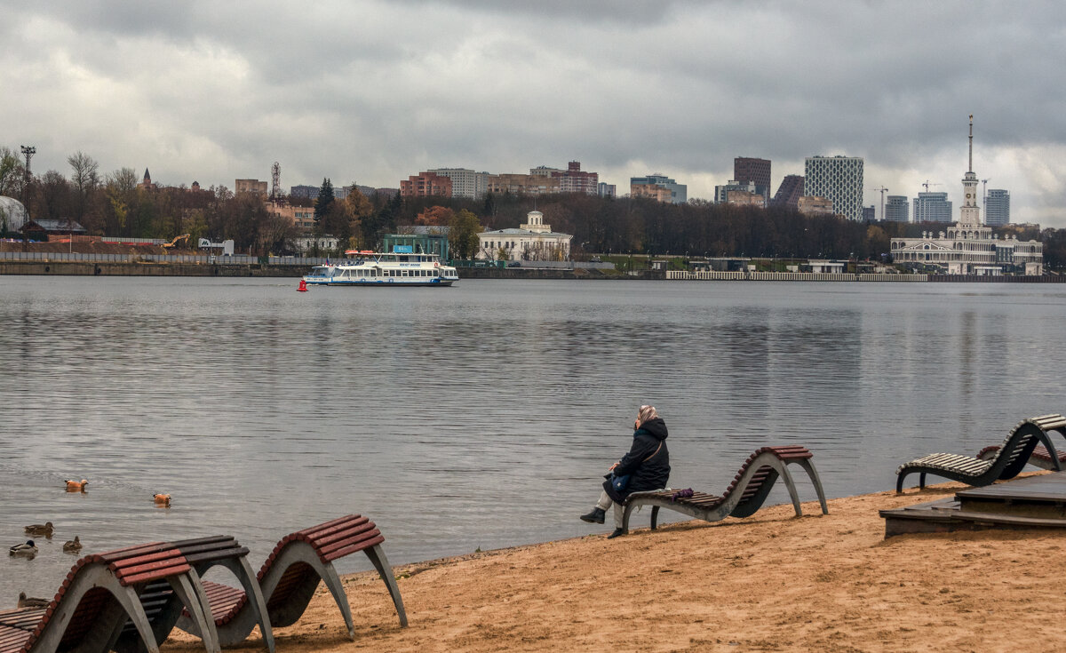 "Как провожают пароходы? Совсем не так, как поезда..." - Владимир Безбородов