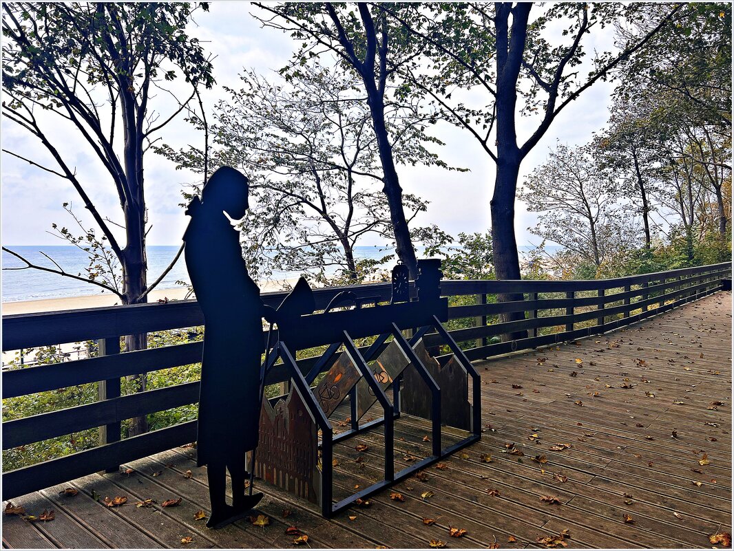 В парке у моря. - Валерия Комова