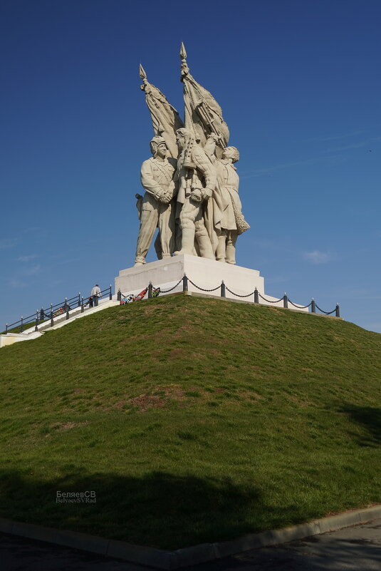 Памятник Соединение фронтов - Сергей Беляев Памятник Соединение фронтов - Сергей Беляев
