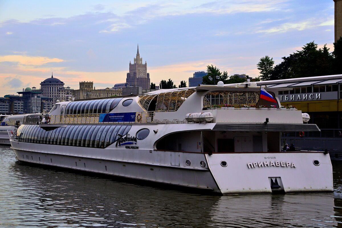 Москва. Вечерняя прогулка по реке - Владимир Мигонькин