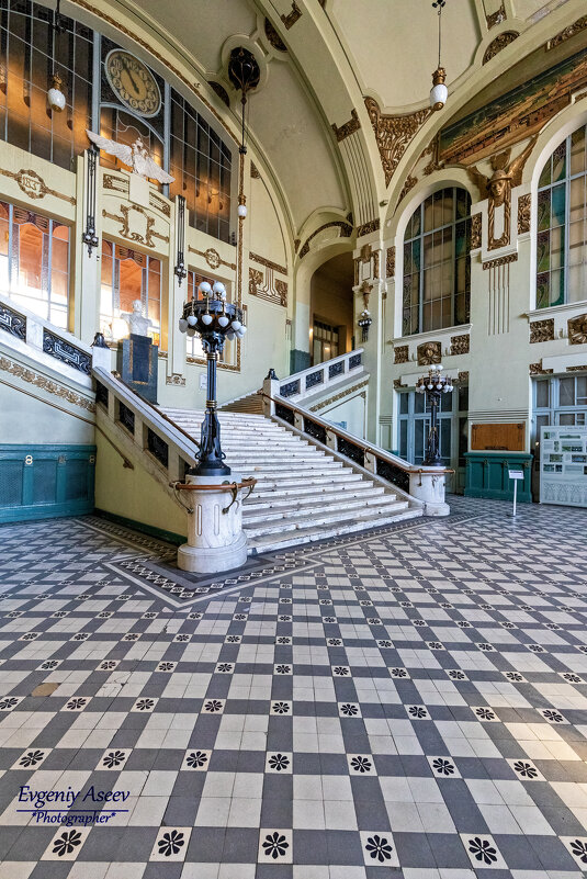 В интерьерах Витебского вокзала - Евгений 