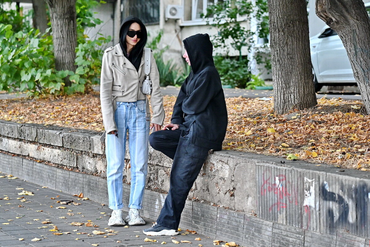 Девчата... - Николай Саржанов