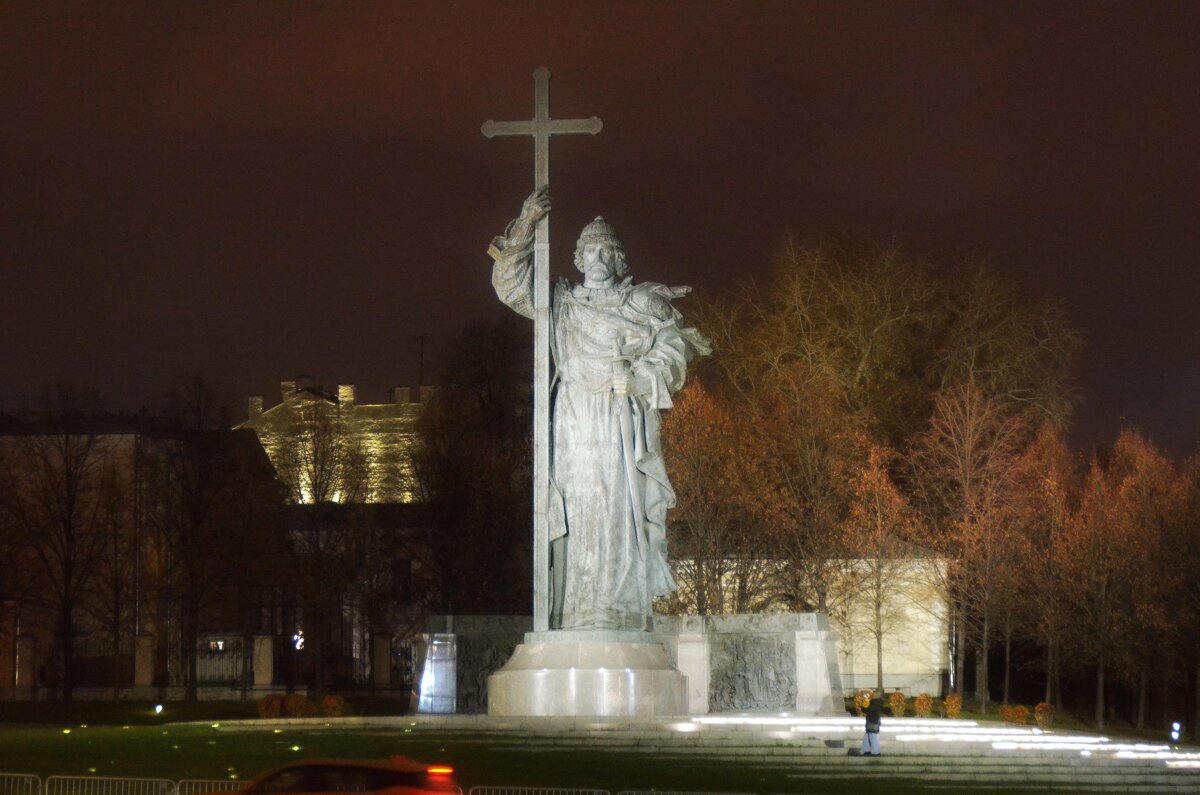 Князь Владимир в центре Москвы. - Наталья Вязигина
