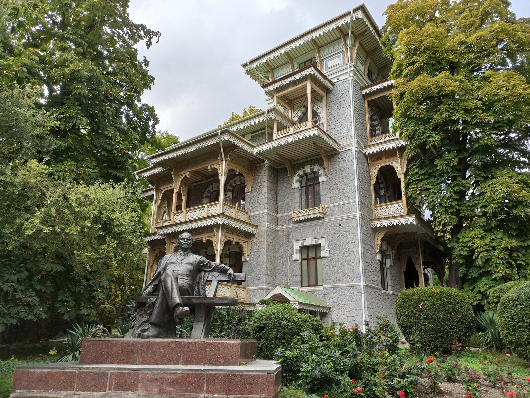 В Гурзуфском парке. Крым. - Галина 