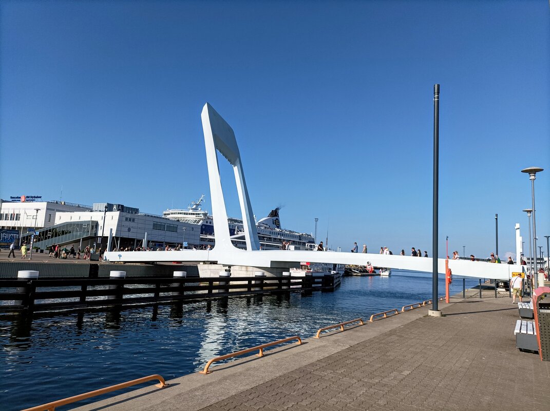 Адмиральский пешеходный мост (Admirali jalakäijate sild) - Veera V