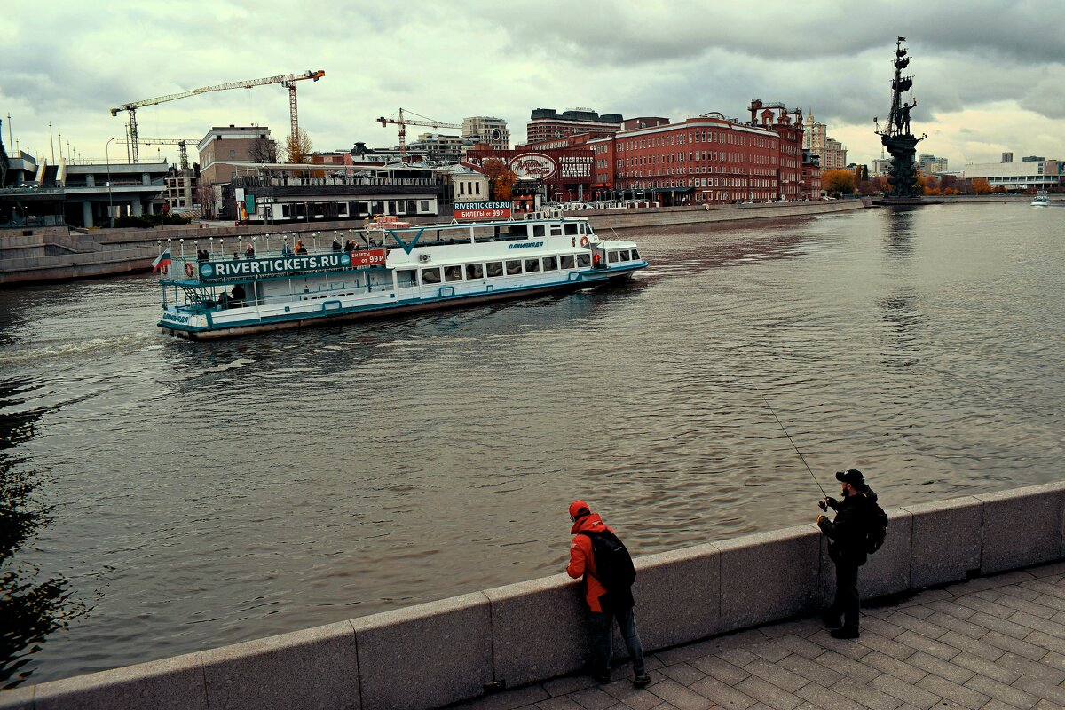 Рыбалка в центре столицы. - Татьяна Помогалова