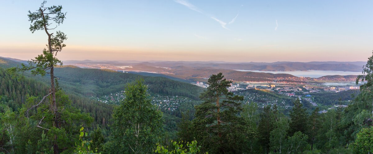 Рассвет на Миассом (05:00). Ильменский хребет, г. Миасс, Машгородок, озеро Тургояк (панорама) - Алексей Трухин