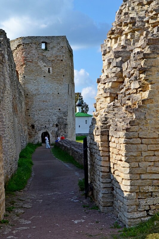 Изборская крепость - главный форпост Средневековой Руси здесь - Виктор Осипчук