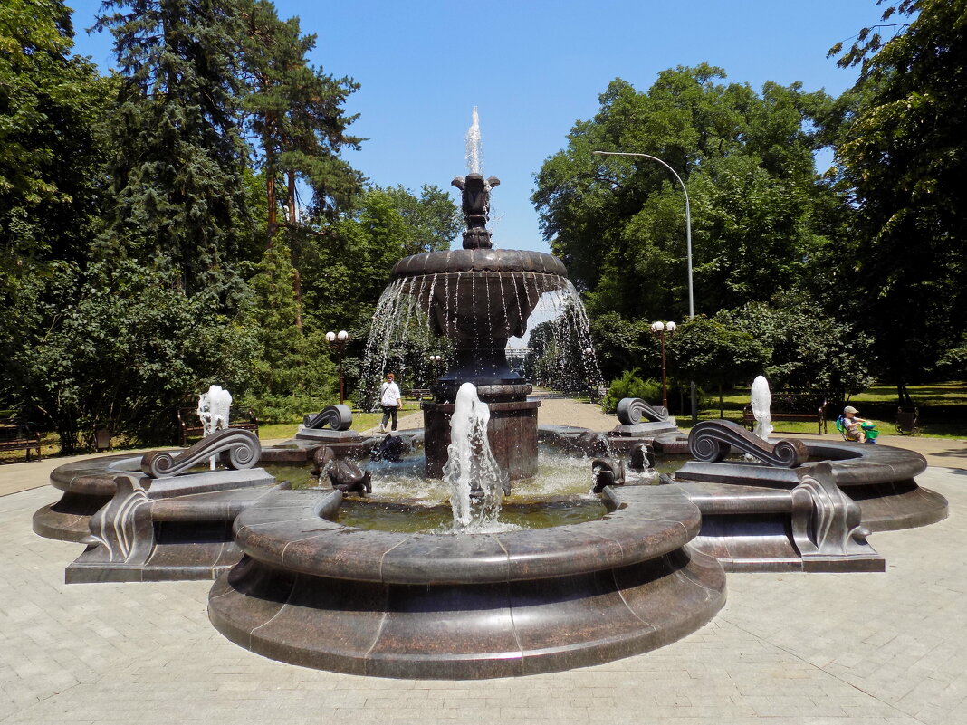 Фонтан в Долинске - Константин Штарк