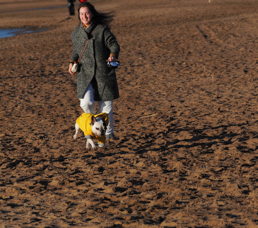Хозяйка, не отставай! - Магомед .