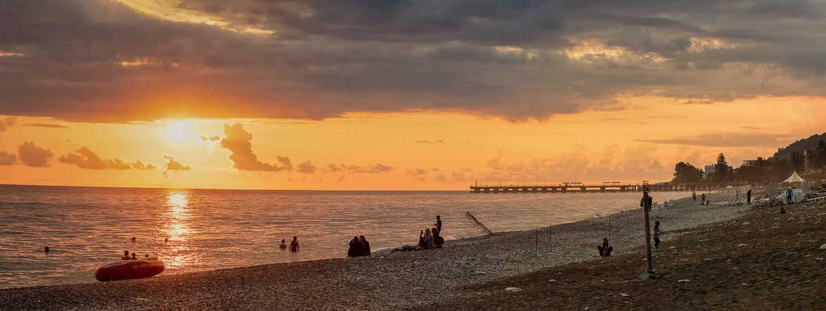 На закате. - Евгений Голубев