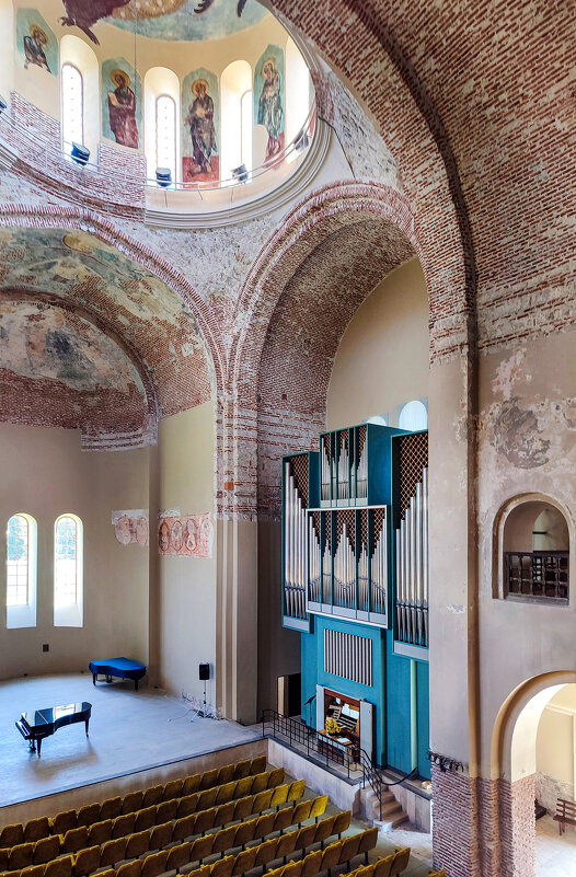 Японская девочка играет Баха для 7 случайных слушателей.. - AZ east3 Японская девочка играет Баха для 7 случайных слушателей.. - AZ east3