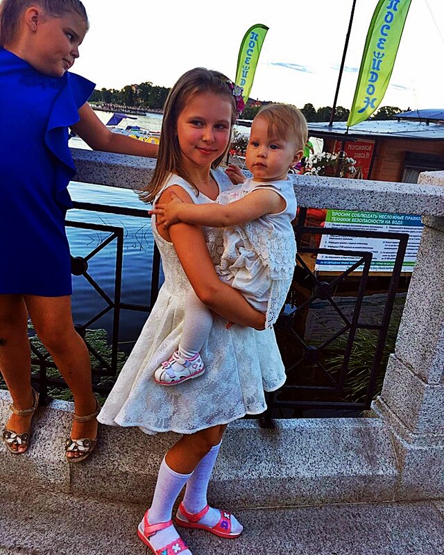 СТАРШАЯ   СЕСТРА - Анатолий Малобродский