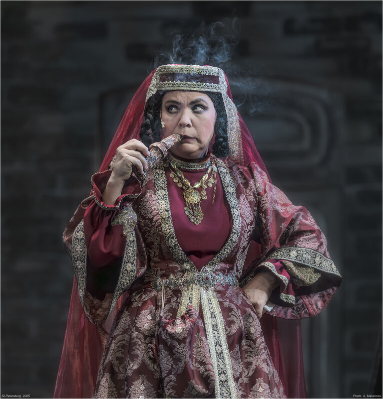 Актриса з. а. Санкт-Петербурга Наталья Парашкина в роли Ханумы. - Александр Максимов