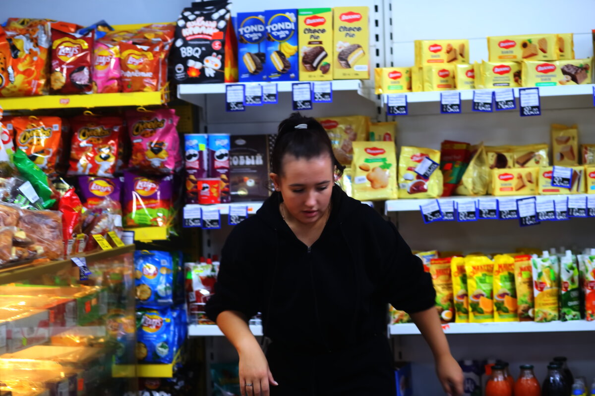 Алла в магазине - Юрий Гайворонскiий