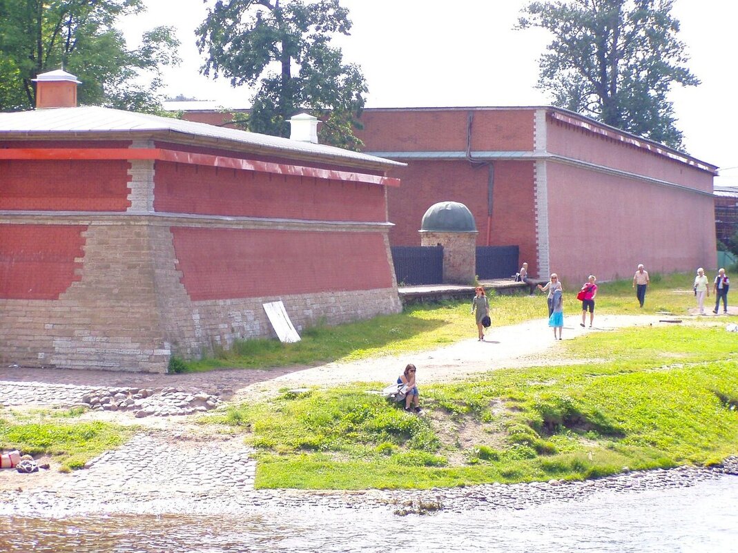 У Петропавловки...СПБ... - vadim 