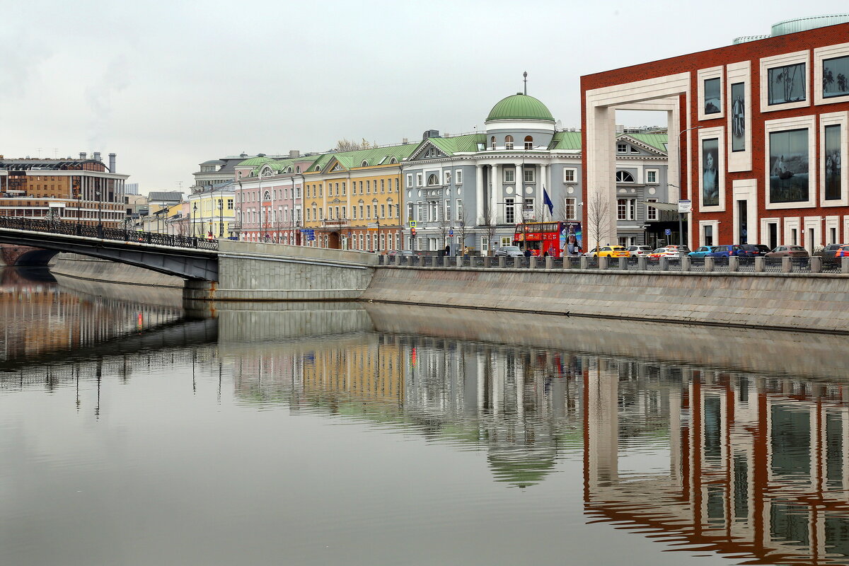 Кадашёвская наб 11 ноября - Михаил Бибичков