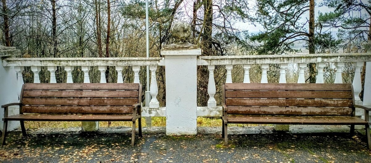 Ноябрь... и одинокие скамейки стоят взгрустнув уныло в стороне... Михаил Столяров - Михаил Столяров