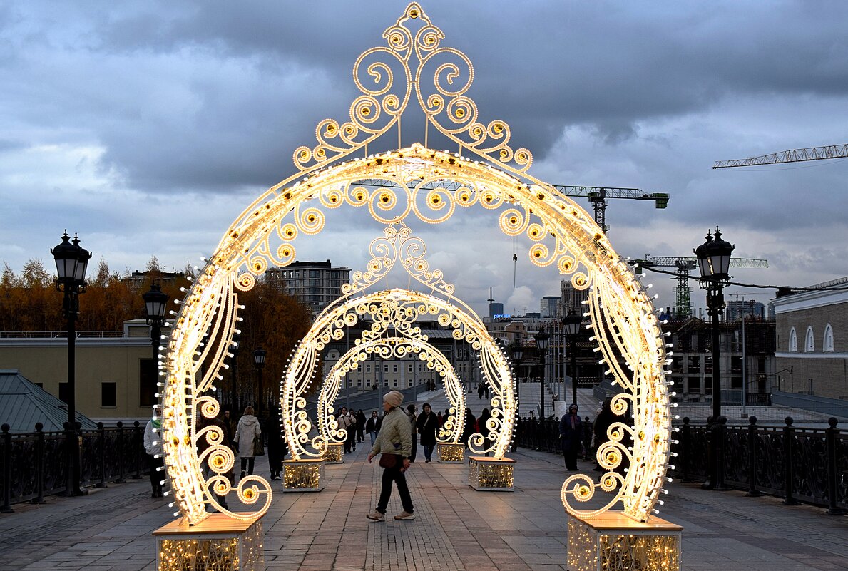 Световые арки на Патриаршем мосту. - Татьяна Помогалова