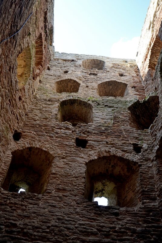 Изборская крепость - главный форпост Средневековой Руси - Виктор Осипчук