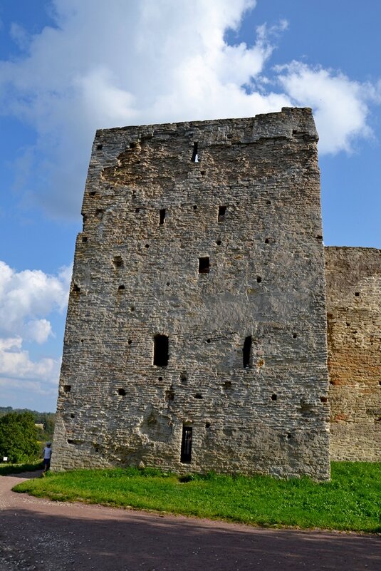 Изборская крепость - главный форпост Средневековой Руси - Виктор Осипчук Изборская крепость - главный форпост Средневековой Руси - Виктор Осипчук