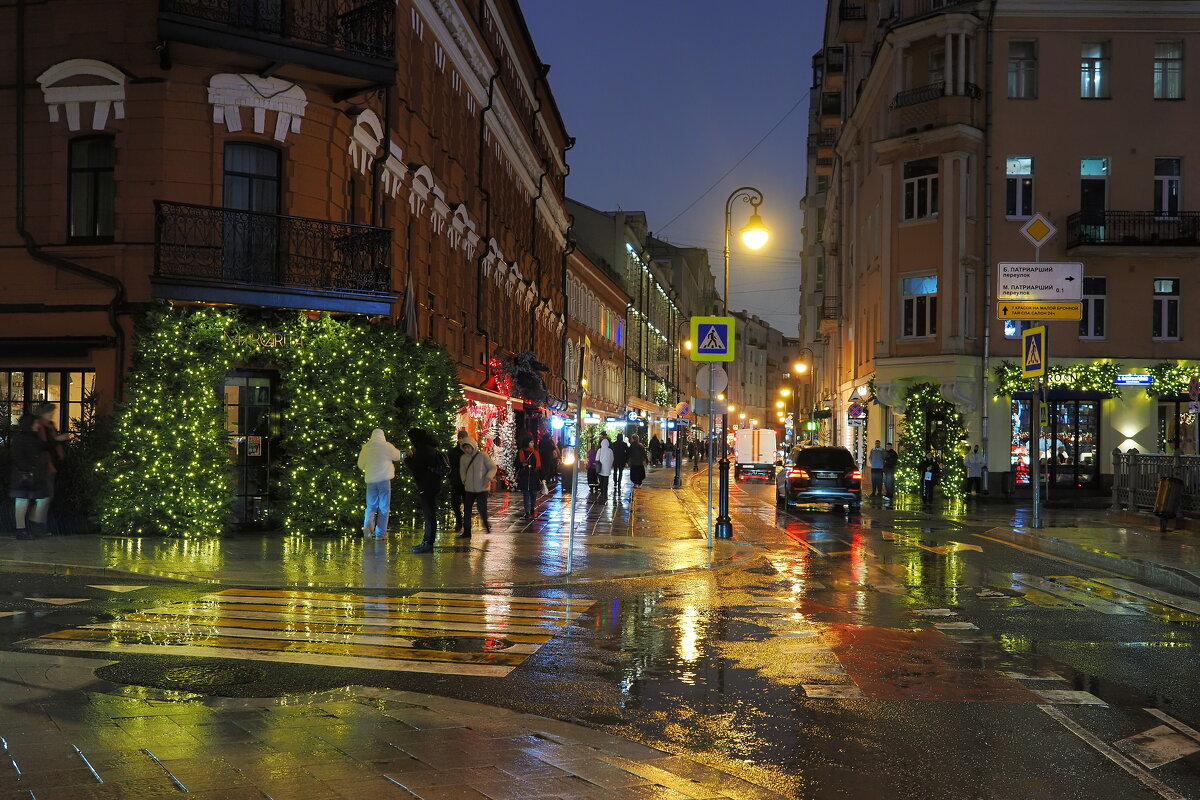 Новогодняя Малая бронная ( январь 2025) - Евгений Седов Новогодняя Малая бронная ( январь 2025) - Евгений Седов