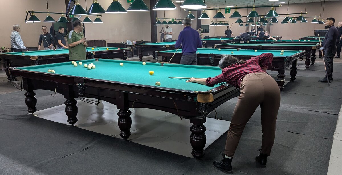 Играют девушки - Андрей Хлопонин Играют девушки - Андрей Хлопонин