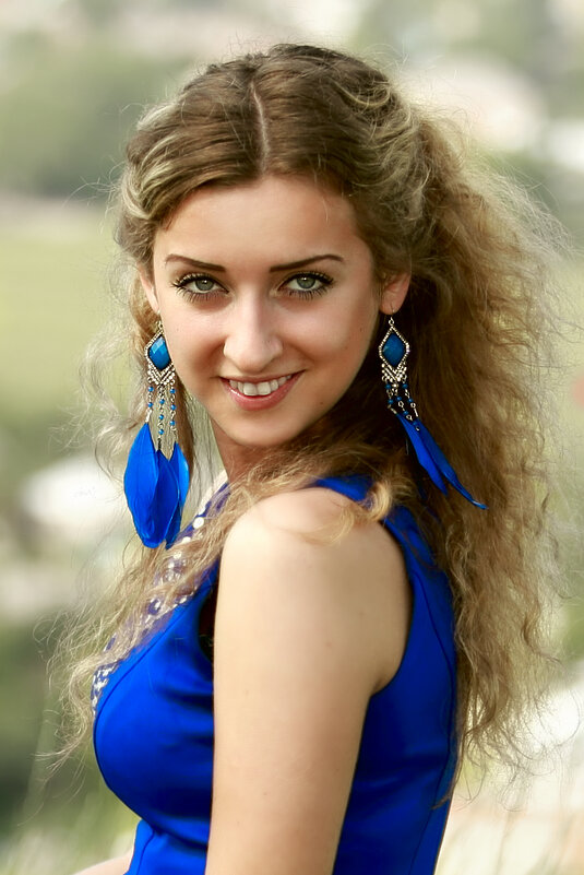 Васильковое платье...васильковые серьги... - Сергей Удовенко