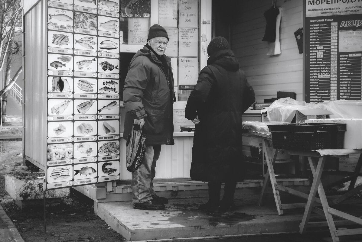 Рыбак рыбака видит издалека (чб) - Сергей Царёв