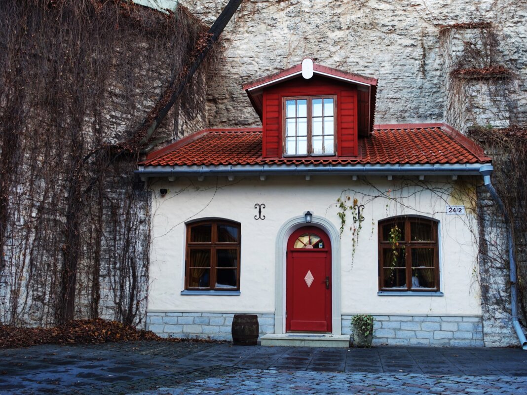 Отреставрированный дом около крепостной стены - Aida10 