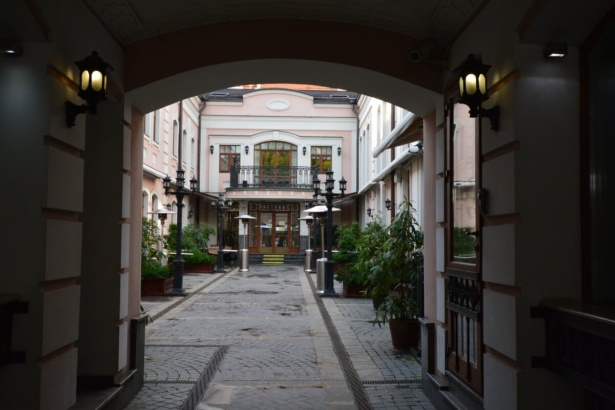 уютный дворик ресторана - Галина R...