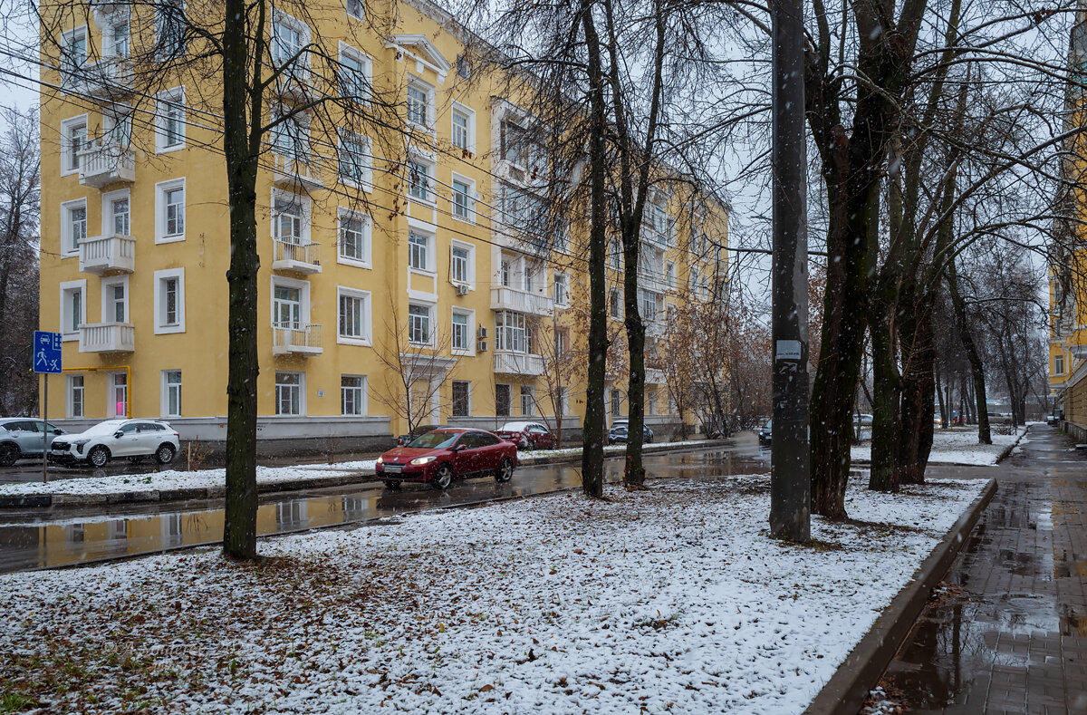 На городской улице - Александр Синдерёв