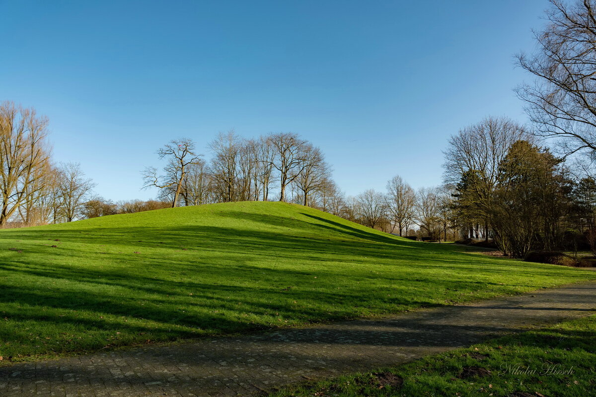 На холме... - Николай Гирш