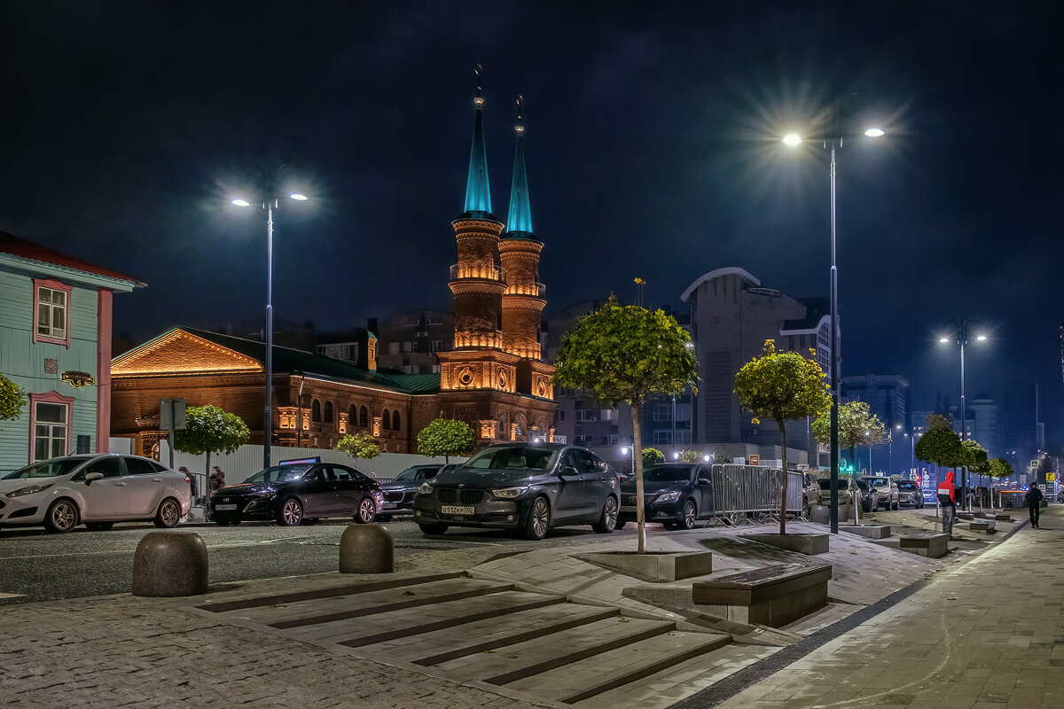 "Вечерний город манит красотой..." - Сергей Шатохин 