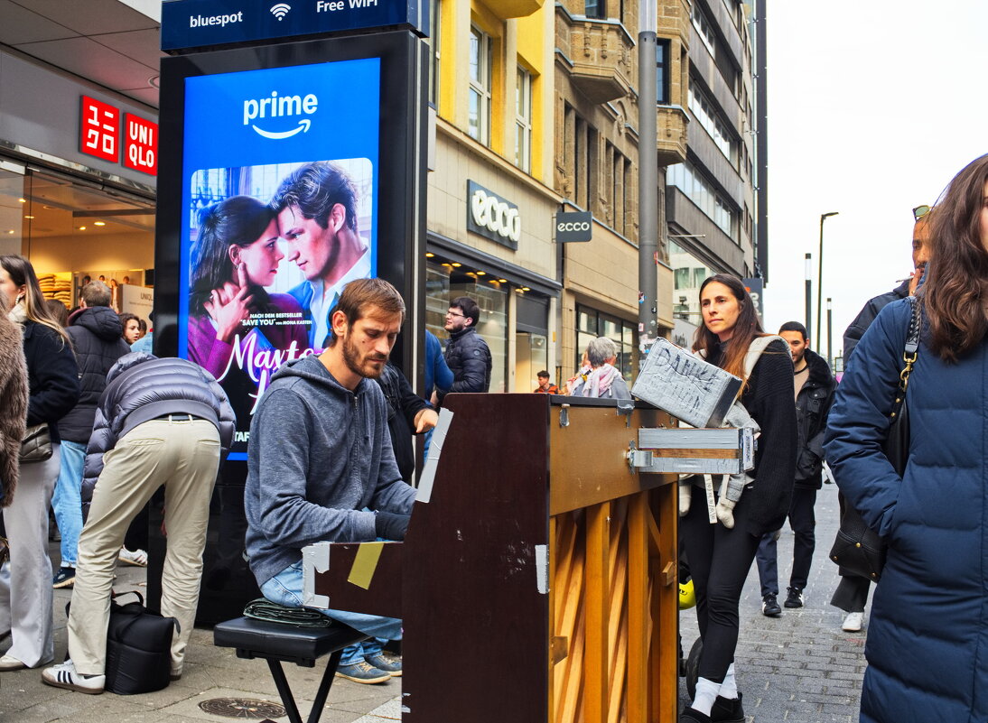 *** - Witalij Löwin