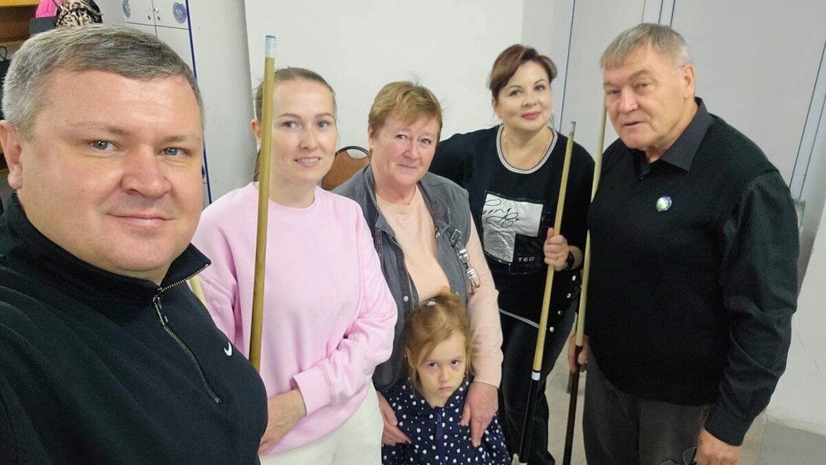 Любители бильярдной игры - Андрей Хлопонин