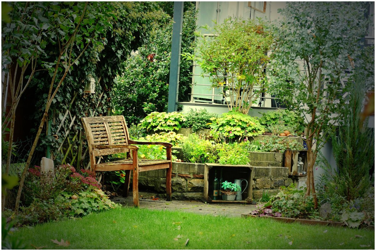 В САДУ... - Elvira E. 