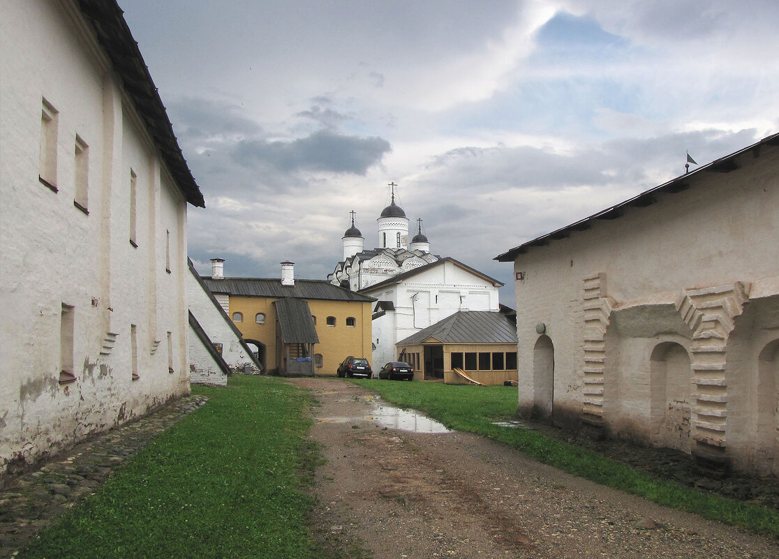 Поварня, Церковь Спаса Преображения и Поваренные кельи - Александр Ильчевский 