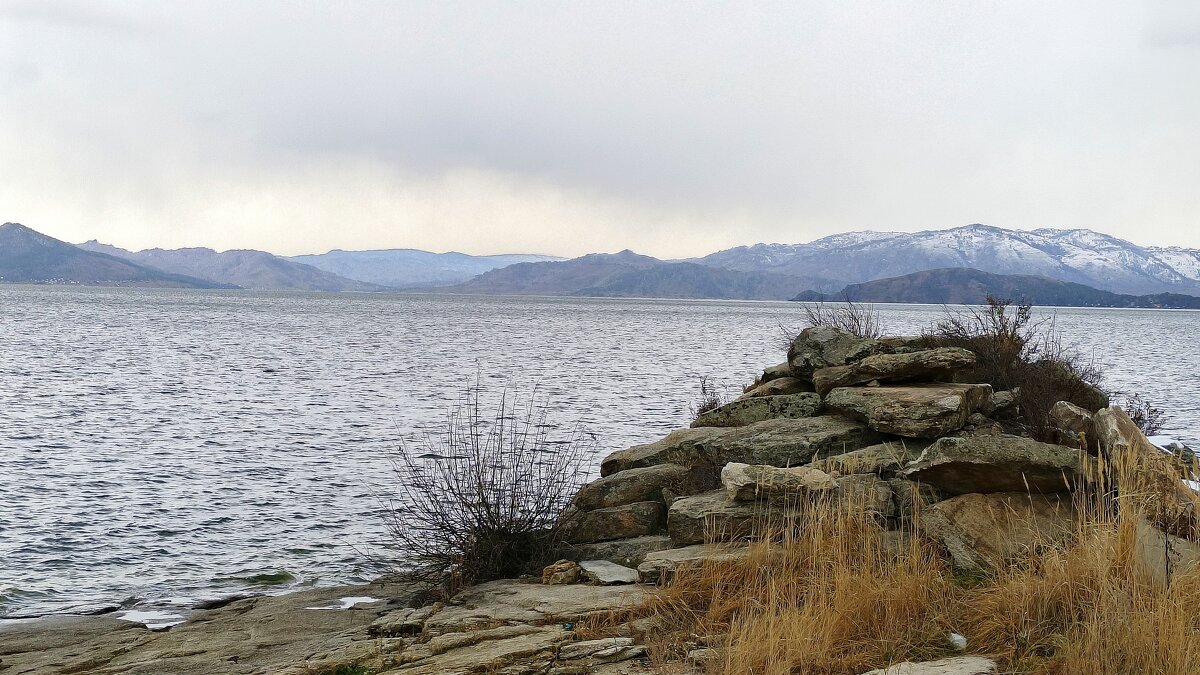 Бухтарминское водохранилище . ноябрь 2025 год . - Мила Бовкун