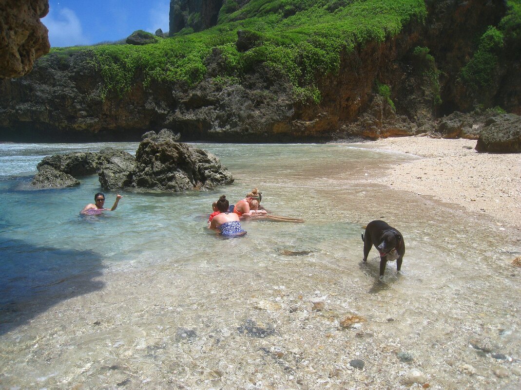 Купальщицы на острове Сайпан. - unix (Илья Утропов)