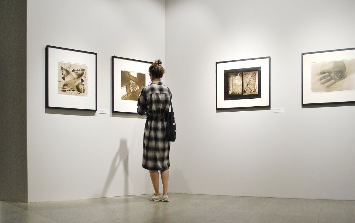 "А у нас… углы да стены И над ними потолок." С.Черный - AleksSPb Лесниченко "А у нас… углы да стены И над ними потолок." С.Черный - AleksSPb Лесниченко