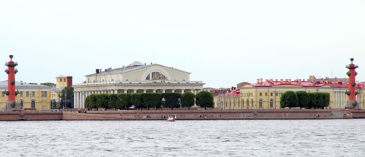 Вид на Стрелку Васильевского острова с Невы. - Валерий Новиков